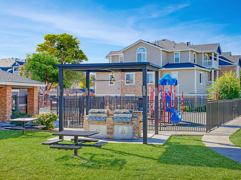 BBQ & Picnic Area | Westridge Apartments