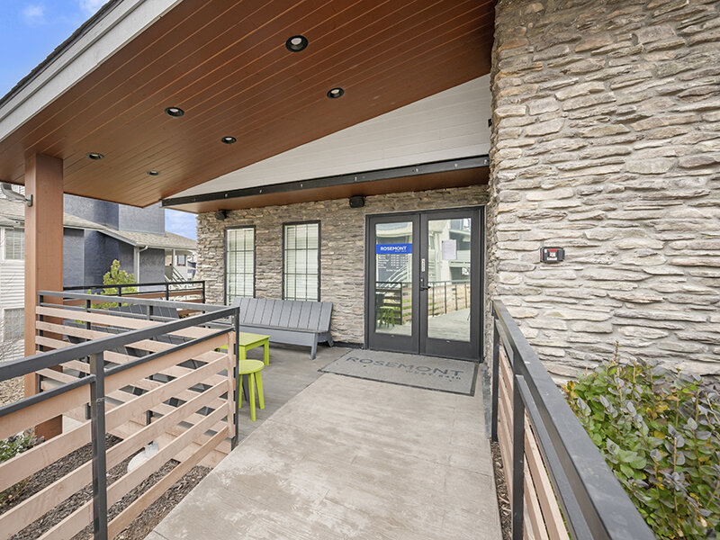 Exterior View to Apartment Entrance | Rosemont West 84th