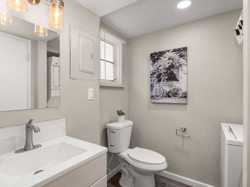 Bathroom | Nob Hill Apartments