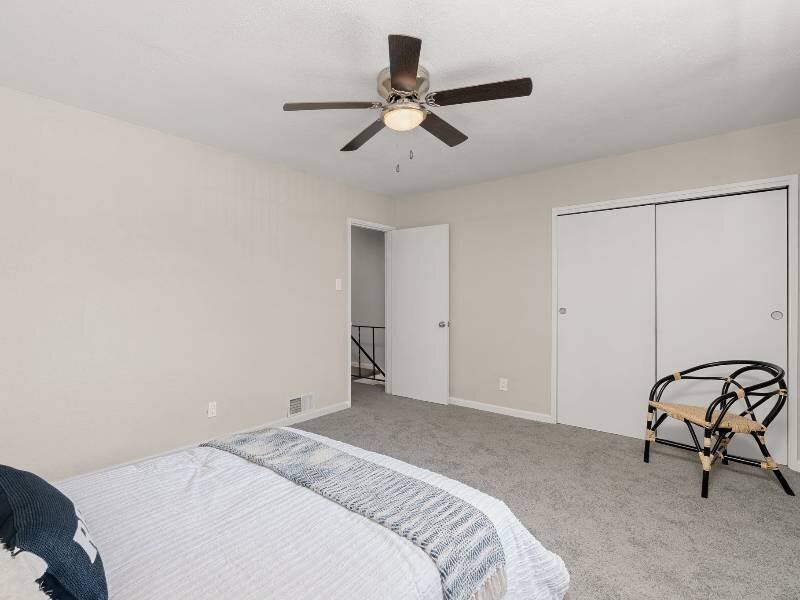 Large Bedroom with Ceiling Fan | Nob Hill Apartments