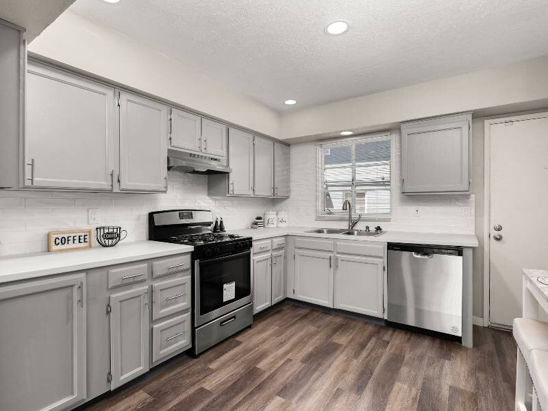 Kitchen | Nob Hill Apartments