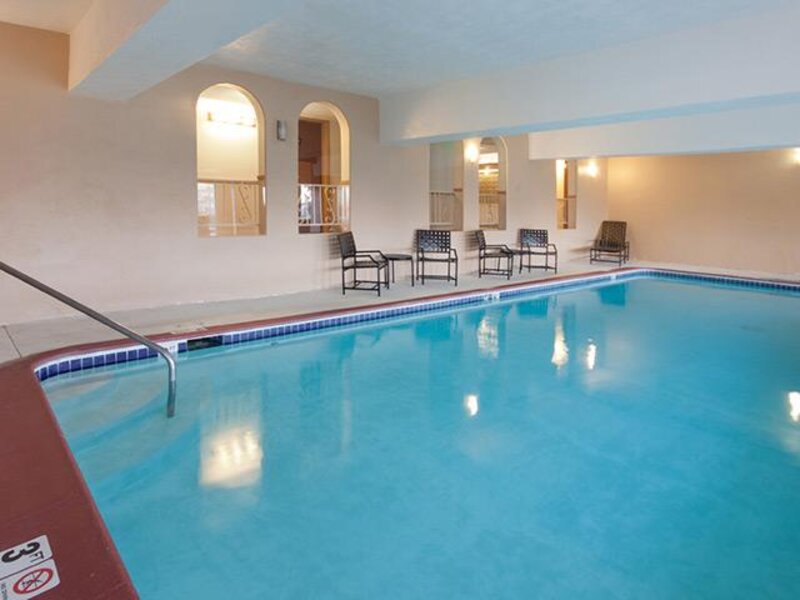 Lodge at Aspen Grove Apts in Denver, CO