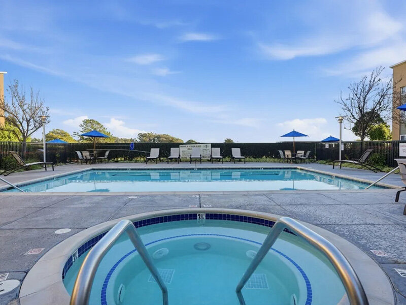 Outdoor Hot Tub and Pool at Apartment Building | Pacific Shores