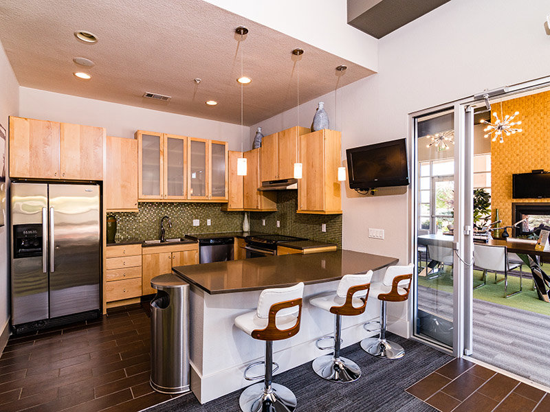 Clubhouse Kitchen | Arista Flats Broomfield Apartment Homes