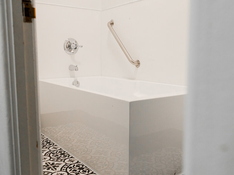Bathtub with Rail | Milepost 5