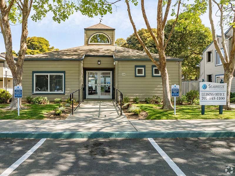 Clubhouse Exterior | Seabreeze Vallejo