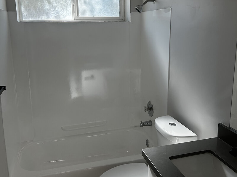 Full Bathroom | Ellis Midtown