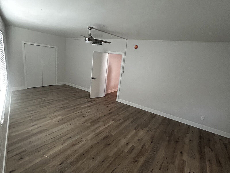 Front Room with Ceiling Fan | Ellis Midtown