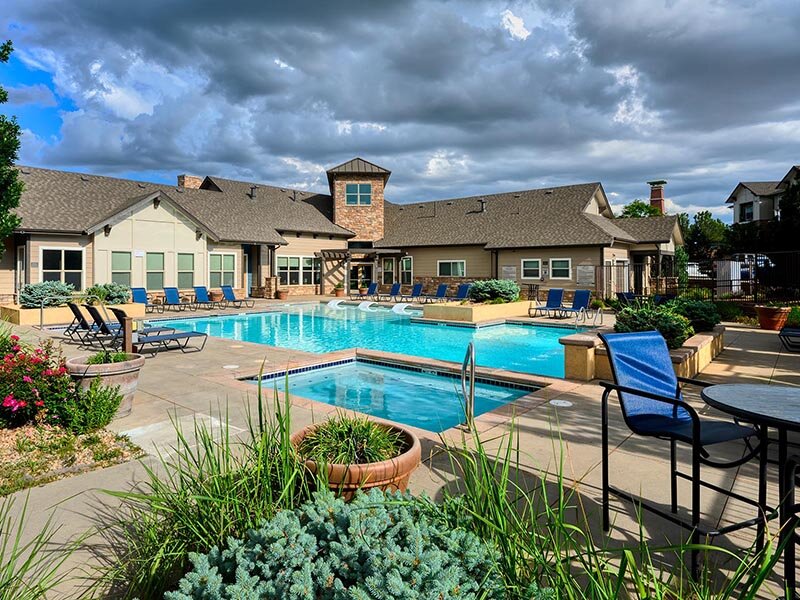 Apartment Complex with Outdoor Pool and Breathtaking Views | Highpointe Park