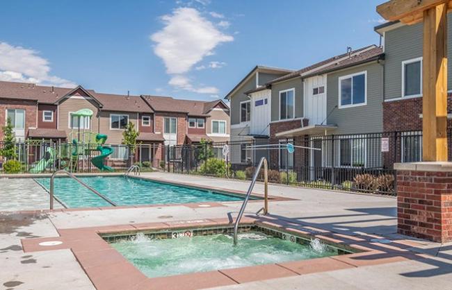 Willow Point Townhomes Apartments in Denver, CO