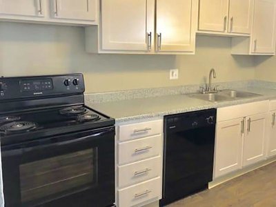 Kitchen | Eagle Crest Apartments