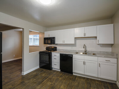 Fully Equipped Kitchen | Eagle Crest Apartments in Lakewood, CO
