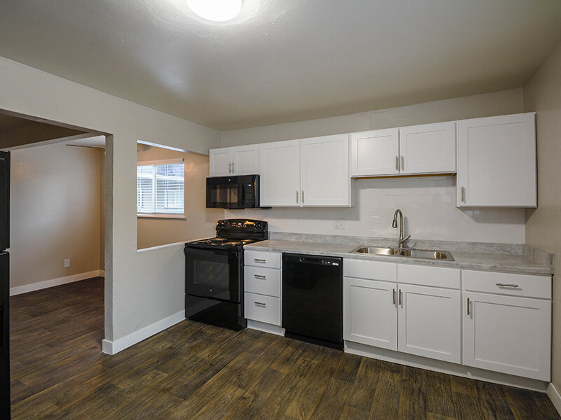 Fully Equipped Kitchen | Eagle Crest Apartments in Lakewood, CO