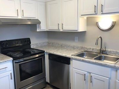 Renovated Kitchen | Eagle Crest Apartments