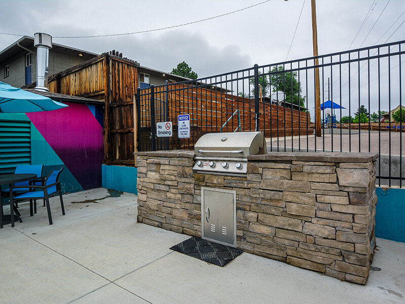 Community Grills | Eagle Crest Apartments in Lakewood, CO