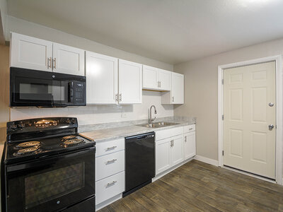 Kitchen | Eagle Crest Apartments in Lakewood, CO