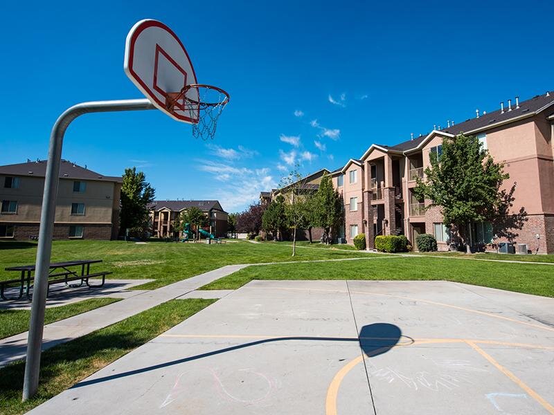 Apartments With a Basketball Court | Pleasant Springs Apartments