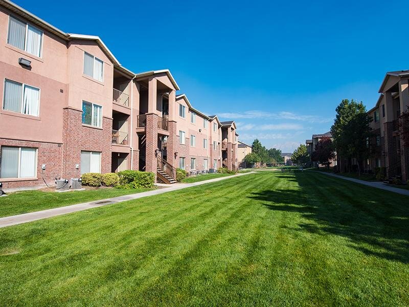 Open-Air Hot Tub for Year-Round Use | Pleasant Springs Apartments