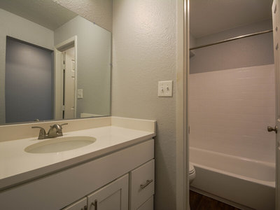 Apartment Bathroom | The Reserve at Water Tower Village