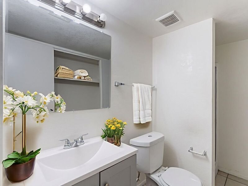 Staged Bathroom | Buenas on Indian School