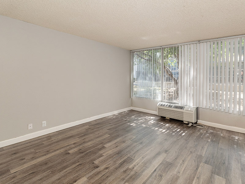 2x2 Bedroom with Large Closet | The Incline