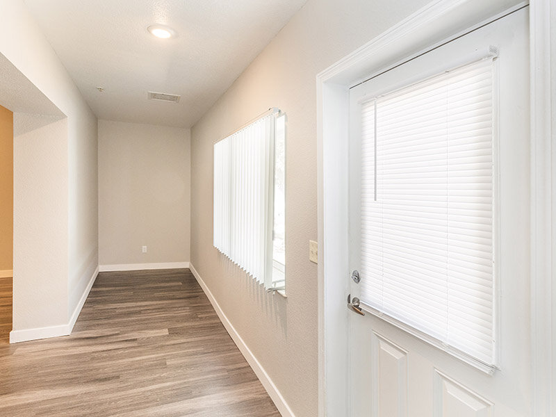 2x1 Entryway | The Incline