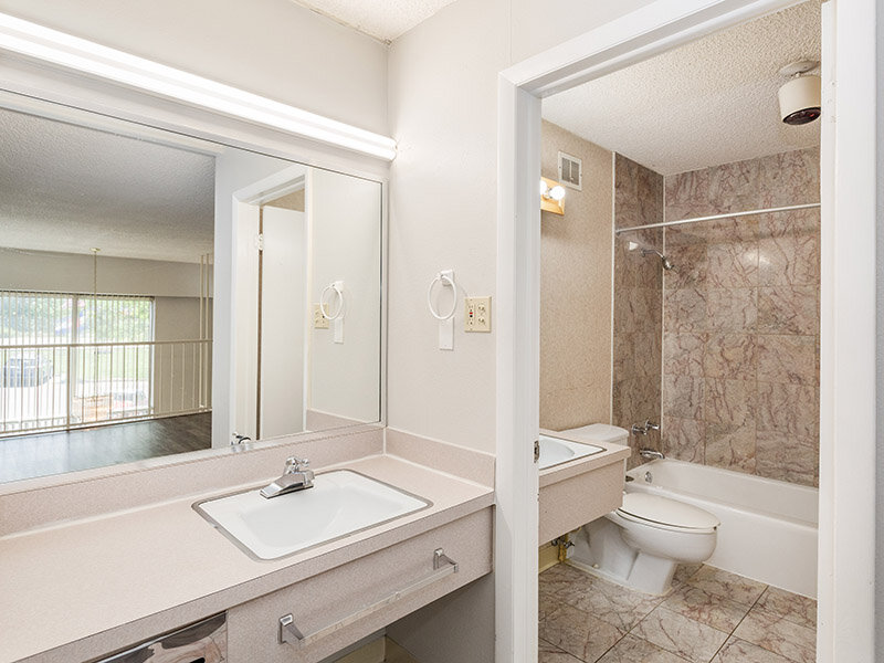 LOFT Bathroom | The Incline