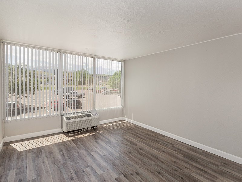 1x1 Bedroom | The Incline