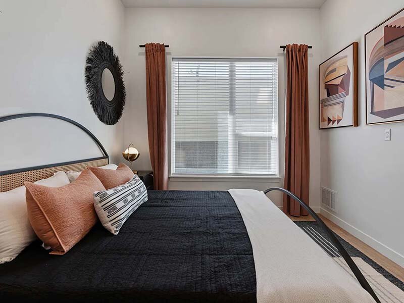 Large Bedroom | Seven02 Main