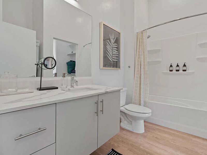 Full Bathroom | Seven02 Main