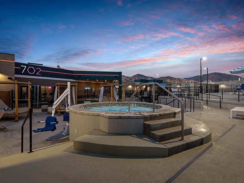 Hot Tub | SevenO2 Main Apartments