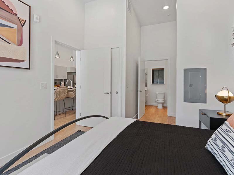 Bedroom with Bathroom Access | Seven02 Main