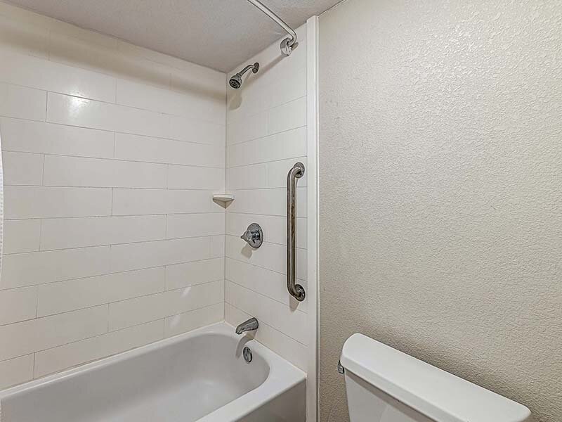 Bathroom Tub/Shower | Avia Lofts at Founders Road