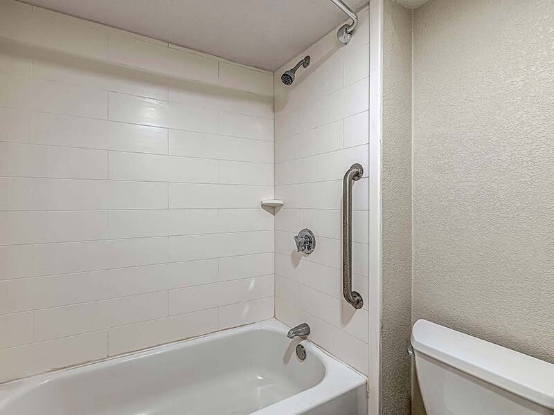 Bathroom Shower/Tub | Avia Lofts at Founders Road
