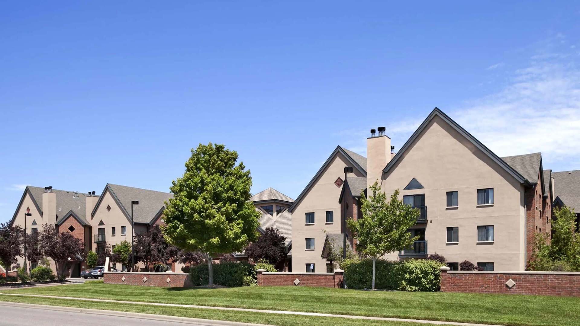 Avia on College Boulevard Apartments in Overland Park, KS