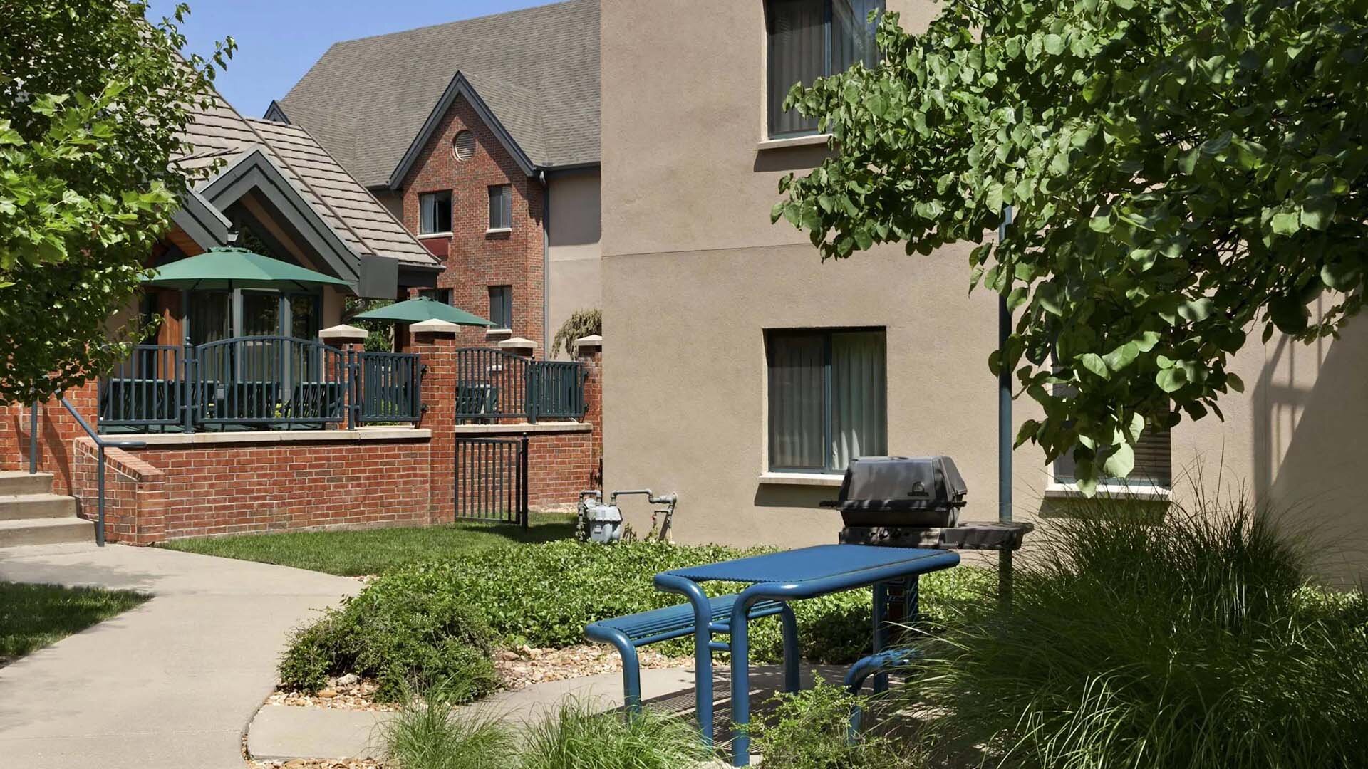 Avia on College Boulevard Apartments Amenities