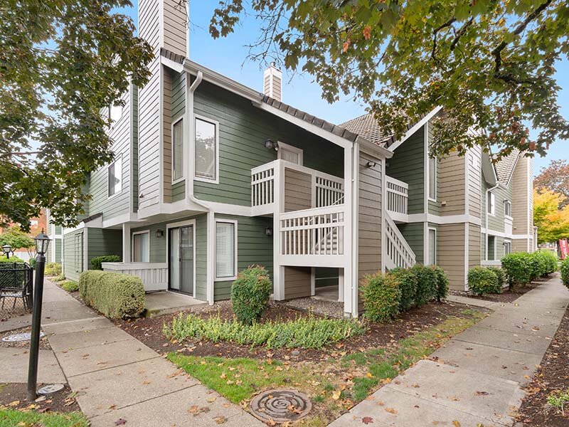 Apartment Complex with Walking Path and Landscaped Grounds | Avia Lofts on Parkway