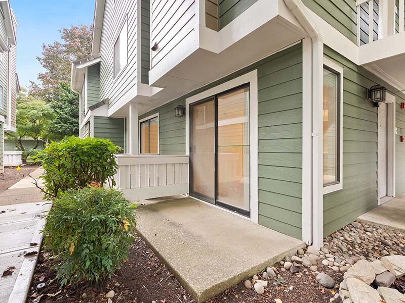 Views of Apartment Complex with Landscaped Grounds | Avia Lofts on Parkway