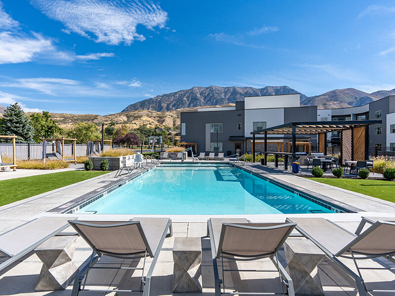 Poolside Furniture | Flats at Riverwoods