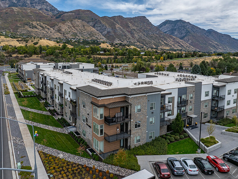 Apartment Exterior | Flats at Riverwoods