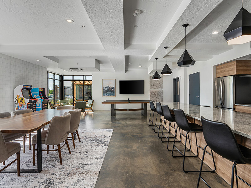 Resident Lounge | Flats at Riverwoods