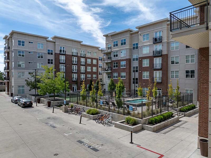 Outdoor View of Apartment Complex | 200 City View