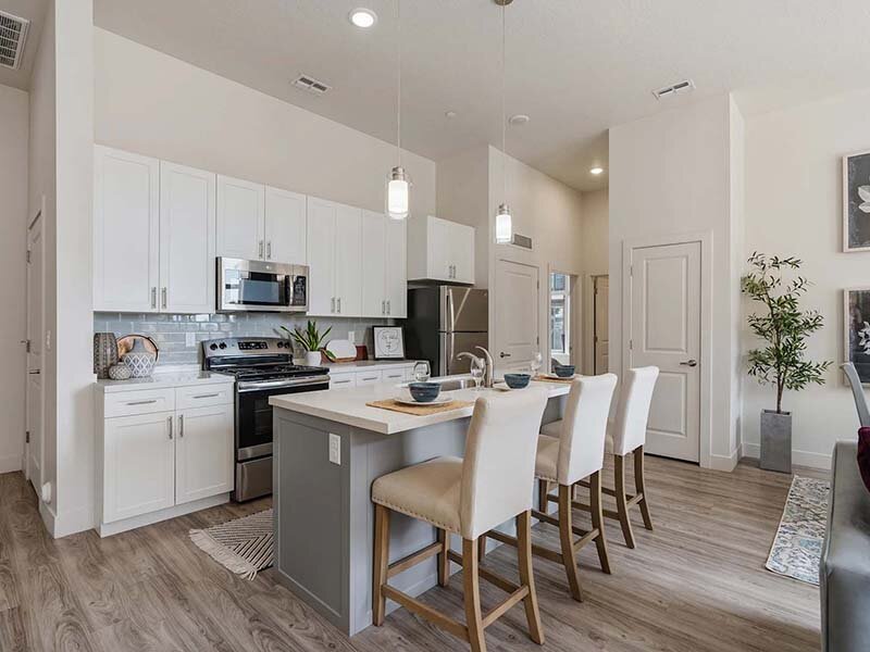 Apartment Kitchen with Dining and Seating | 200 City View