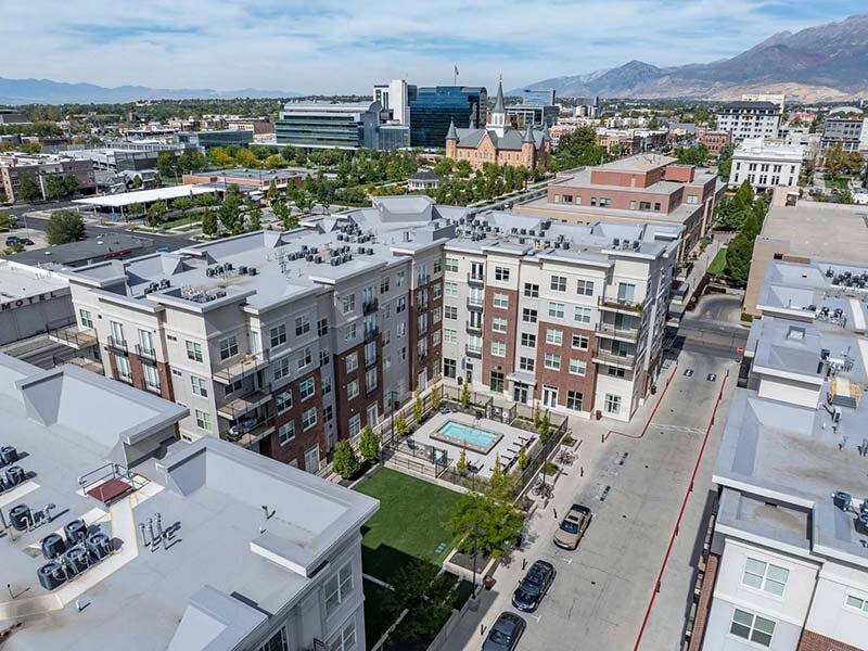 Exterior View of Apartment Complex | 200 City View