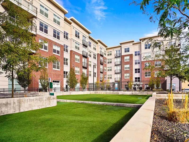 Exterior Apartment Complex | 200 City View