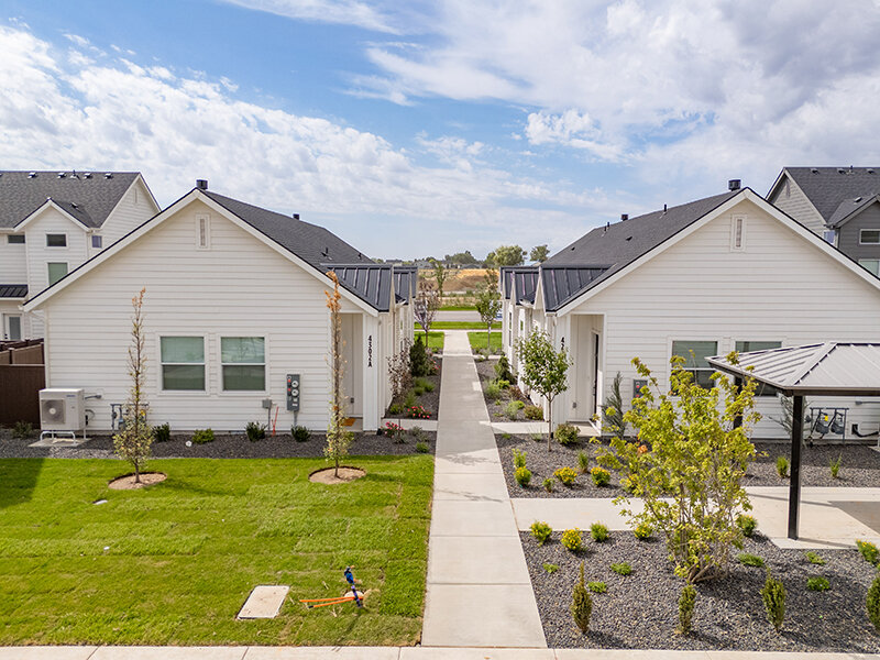 Walking Paths and Exterior | Alante Spring Run