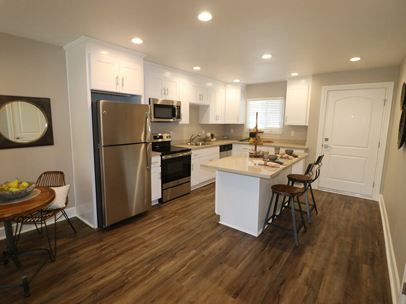 Apartment Kitchen with Counter and Seating | Pentagon