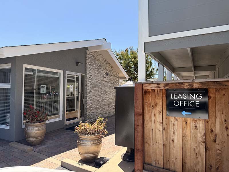 Clubhouse Entry | Fremont Arms