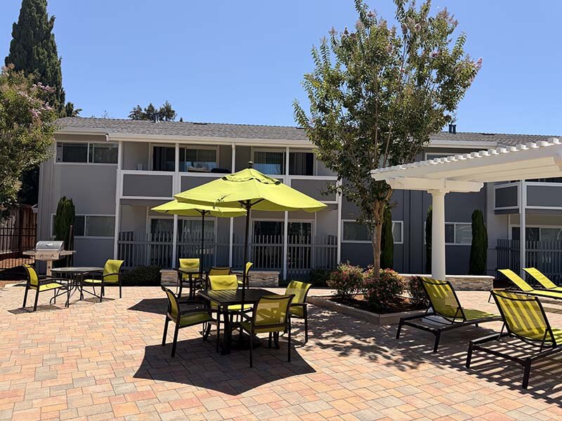 Poolside Seating | Fremont Arms