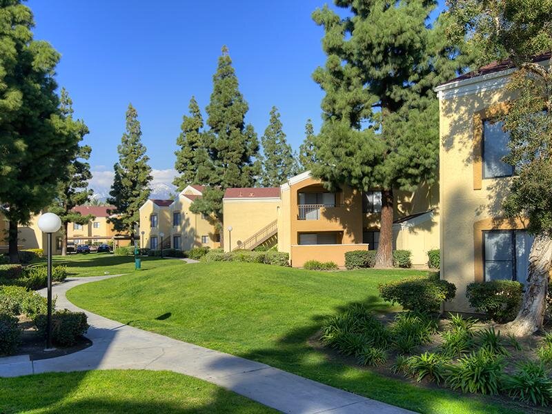 Beautiful Landscaping | Estancia Apartments
